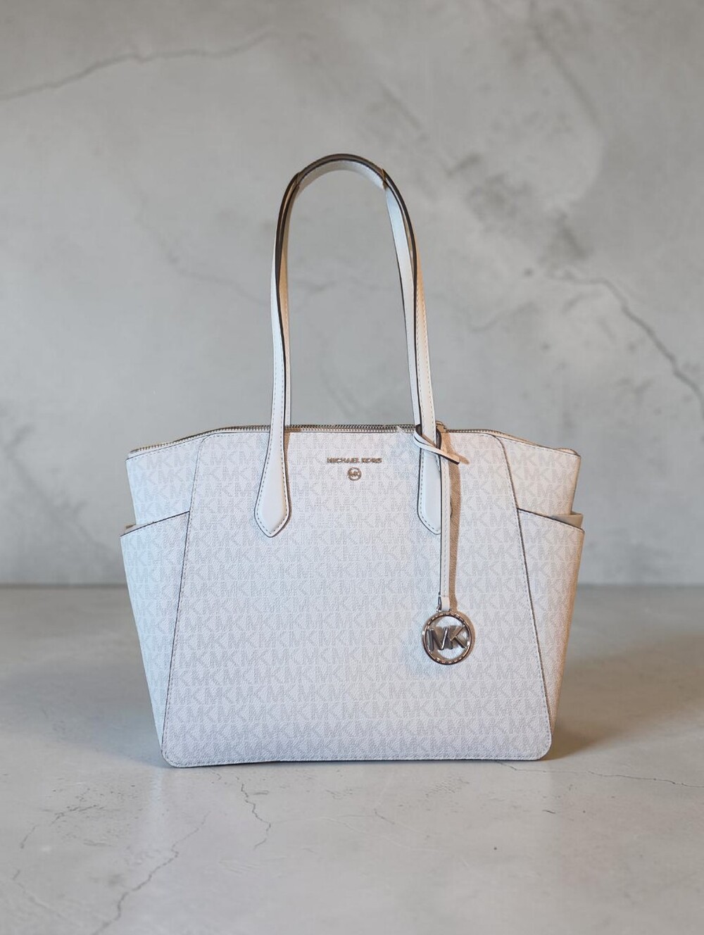Nwt Michael Kors White Signature Tote with Wristlet Accent - Picture 2 of 10